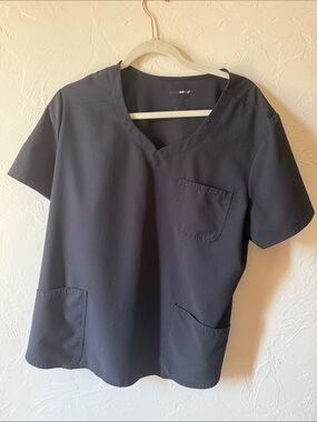 Women's Black V-Neck Short Sleeve Work Top with Pockets